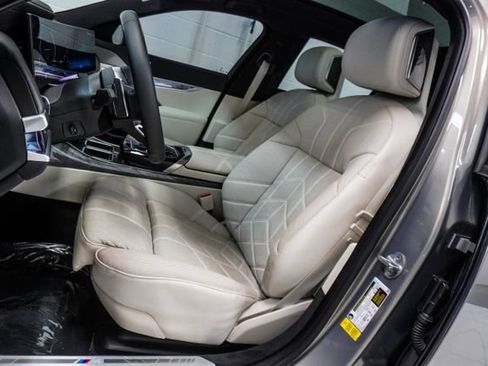 Used 2023 BMW 740i RWD image 6