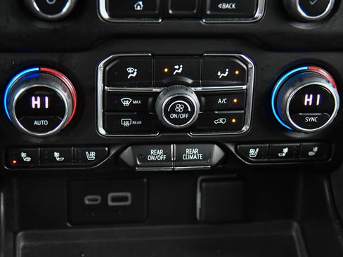 Used 2023 Chevrolet Suburban Premier image 27