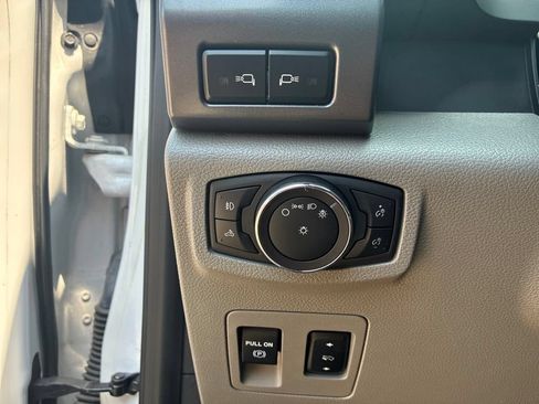 Used 2018 Ford F150 XLT w/ Equipment Group 302A Luxury AWD/4WD image 12