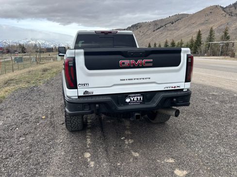 Used 2025 GMC Sierra 2500 AT4X w/ AT4X AEV Edition image 8