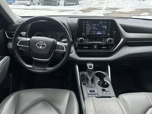 Used 2022 Toyota Highlander XLE image 17