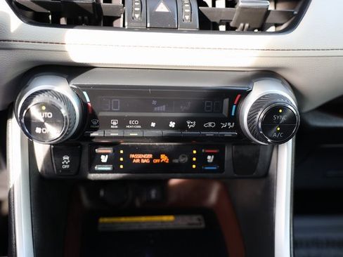 Used 2020 Toyota RAV4 Limited image 30