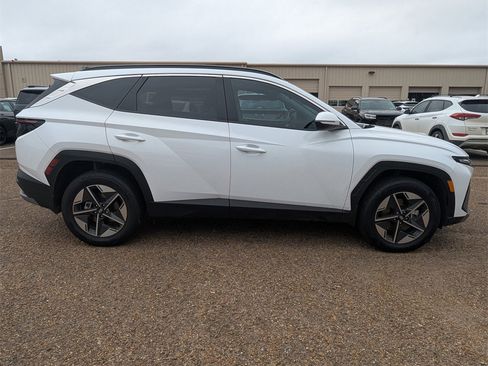Certified 2025 Hyundai Tucson SEL image 2