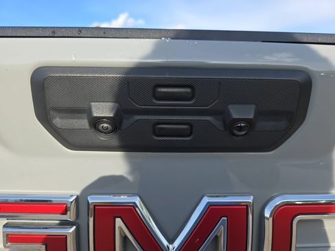 Used 2024 GMC Sierra 2500 AT4 w/ Technology Package AWD/4WD image 13