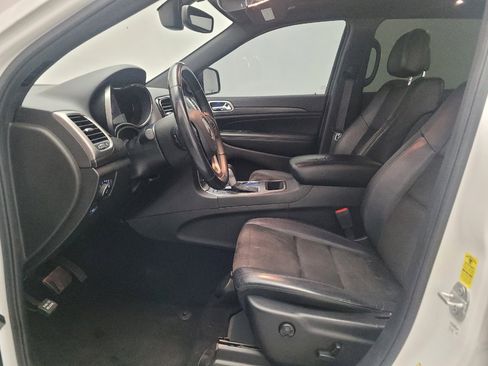 Used 2019 Jeep Grand Cherokee Altitude RWD image 17