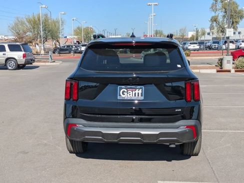 Certified 2025 Kia Sorento X-Line EX AWD/4WD image 4