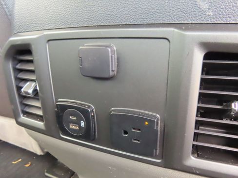 Used 2022 Ford F250 XLT w/ XLT Premium Package AWD/4WD image 40