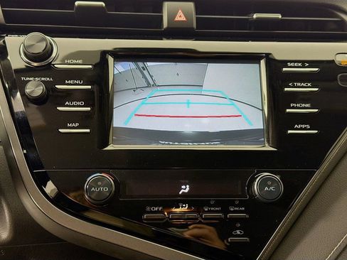 Used 2019 Toyota Camry SE image 13