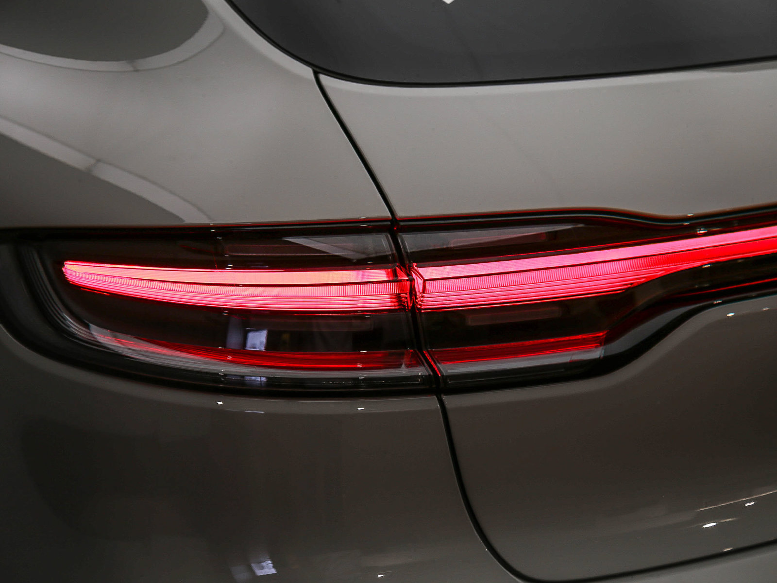 Certified 2026 Porsche Macan AWD/4WD image 15