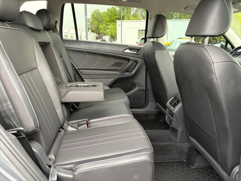 Certified 2023 Volkswagen Tiguan SE w/ Panoramic Sunroof Package AWD/4WD image 18