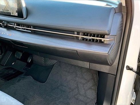 Certified 2025 Nissan Ariya AWD image 26