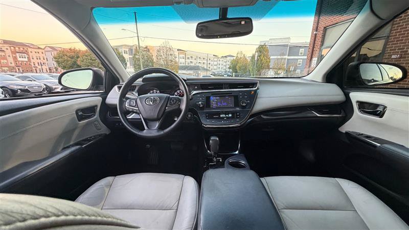 Used 2014 Toyota Avalon XLE Touring FWD image 18