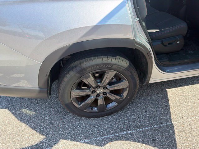 Used 2025 Honda Pilot Sport image 8