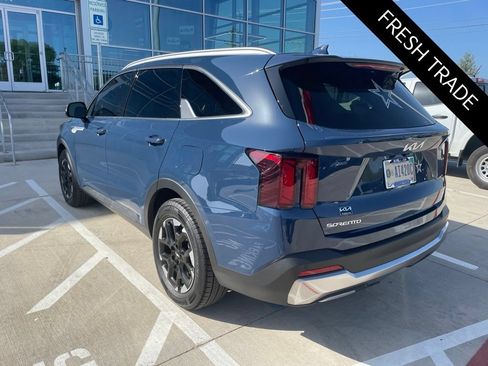 Certified 2025 Kia Sorento S w/ Panoramic Sunroof Package FWD image 3