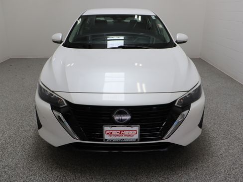 Used 2024 Nissan Sentra SV FWD image 3