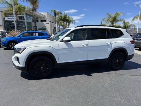 Used 2024 Volkswagen Atlas SE FWD image 7