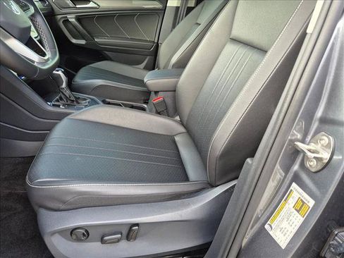 Used 2023 Volkswagen Tiguan SE FWD image 15