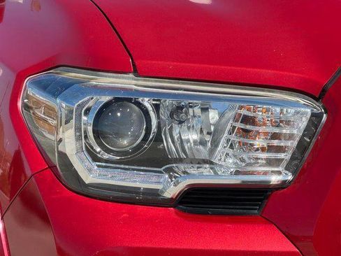 Used 2019 Toyota Tacoma TRD Sport w/ Technology Package RWD image 9