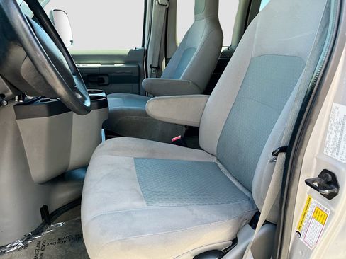 Used 2014 Ford E-350 and Econoline 350 XLT RWD image 18