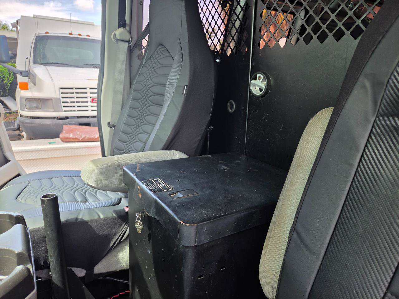 Used 2014 Ford E-150 and Econoline 150 RWD image 11