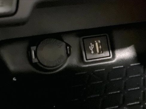 Certified 2025 Toyota RAV4 LE image 33