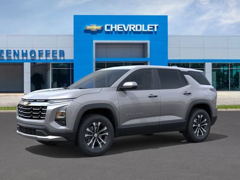 New 2026 Chevrolet Equinox LT image 2