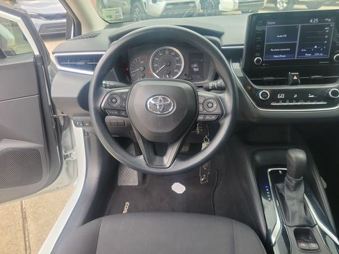 Used 2022 Toyota Corolla LE FWD image 16