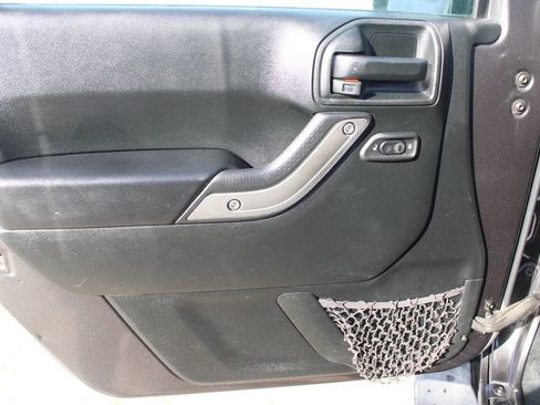 Used 2018 Jeep Wrangler Unlimited Sport S image 11