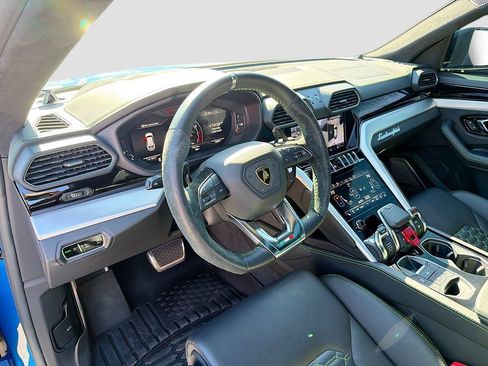 Used 2022 Lamborghini Urus image 32