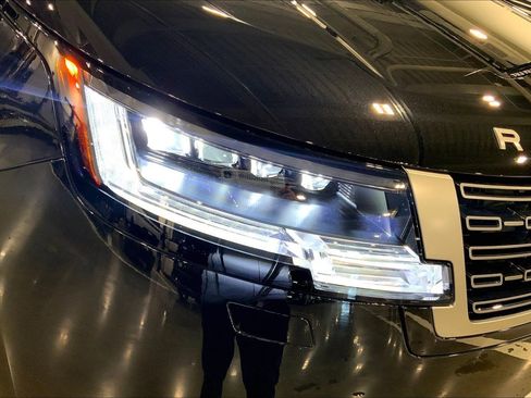 New 2026 Land Rover Range Rover SE image 13