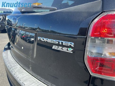 Used 2015 Subaru Forester 2.5i Premium w/ All-Weather Package AWD/4WD image 10