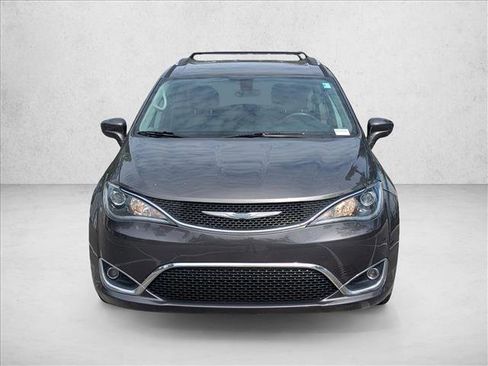 Used 2017 Chrysler Pacifica Touring-L Plus w/ Tire & Wheel Group FWD image 2