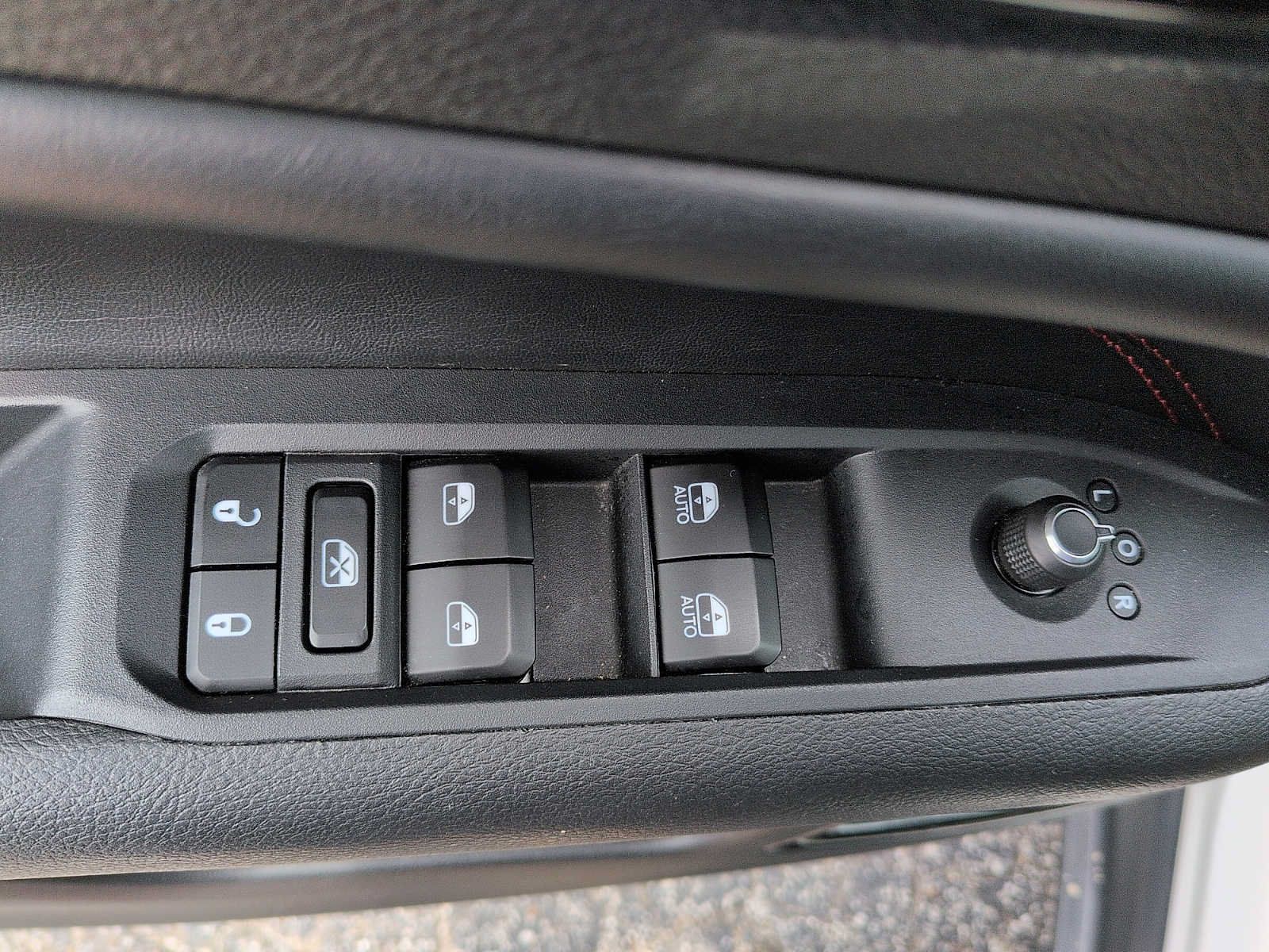 Used 2025 Jeep Compass Trailhawk AWD/4WD image 13