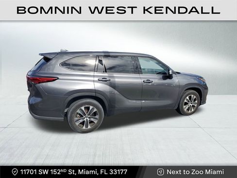 Used 2022 Toyota Highlander XLE image 7