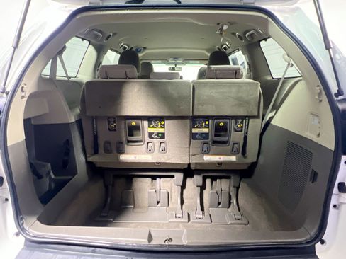 Used 2016 Toyota Sienna LE image 33