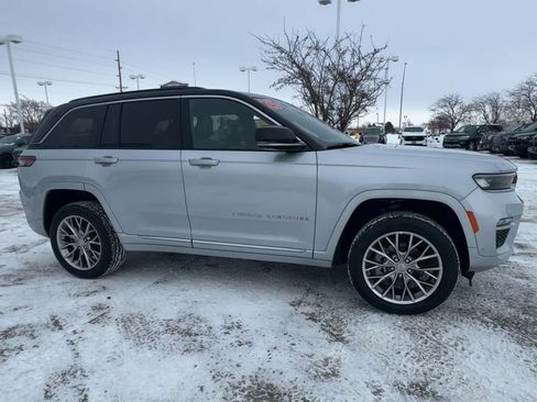 Used 2025 Jeep Grand Cherokee Summit image 9