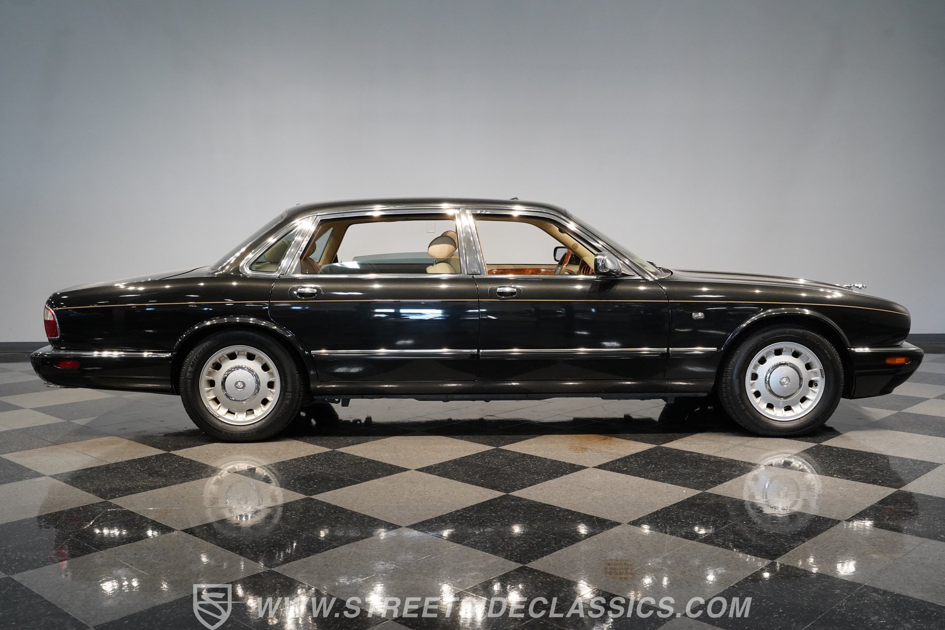 Used 1998 Jaguar XJ8 L RWD image 15