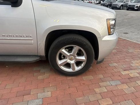 Used 2011 Chevrolet Avalanche LTZ image 17