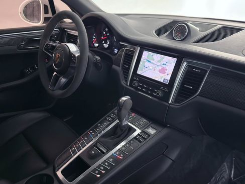 Used 2018 Porsche Macan GTS AWD/4WD image 30