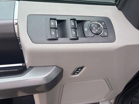 Used 2018 Ford F150 XLT w/ Equipment Group 302A Luxury AWD/4WD image 17