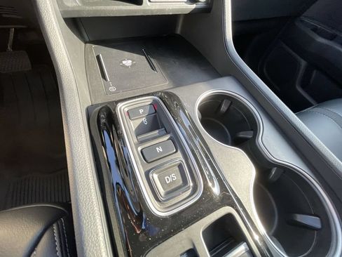 Used 2025 Honda Pilot Touring image 15