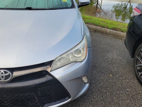 Used 2016 Toyota Camry SE image 3