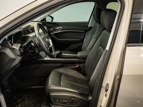 Used 2021 Audi e-tron Premium w/ Convenience Plus Package image 20