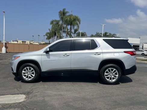 Used 2021 Chevrolet Traverse LT FWD image 2