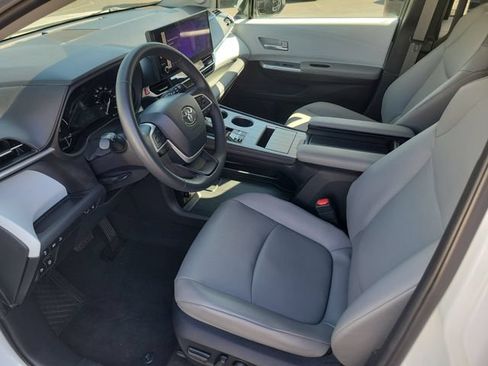 Used 2025 Toyota Sienna XLE w/ XLE Plus Package AWD/4WD image 22