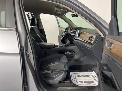 Used 2025 Volkswagen Atlas SE image 37