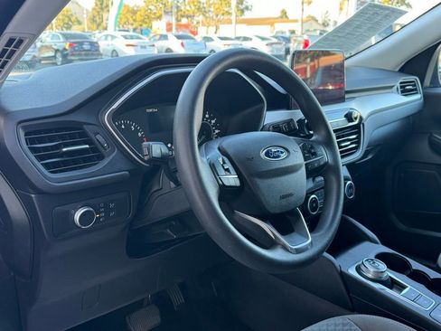 Used 2022 Ford Escape SE image 12