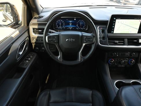 Used 2022 Chevrolet Suburban RST w/ Luxury Package RWD image 9
