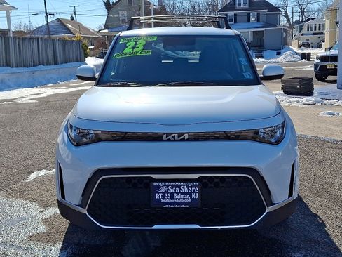 Used 2023 Kia Soul LX w/ LX Technology Package image 2