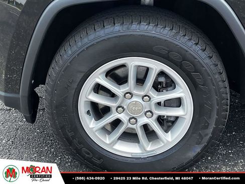 Used 2019 Jeep Grand Cherokee Laredo AWD/4WD image 10